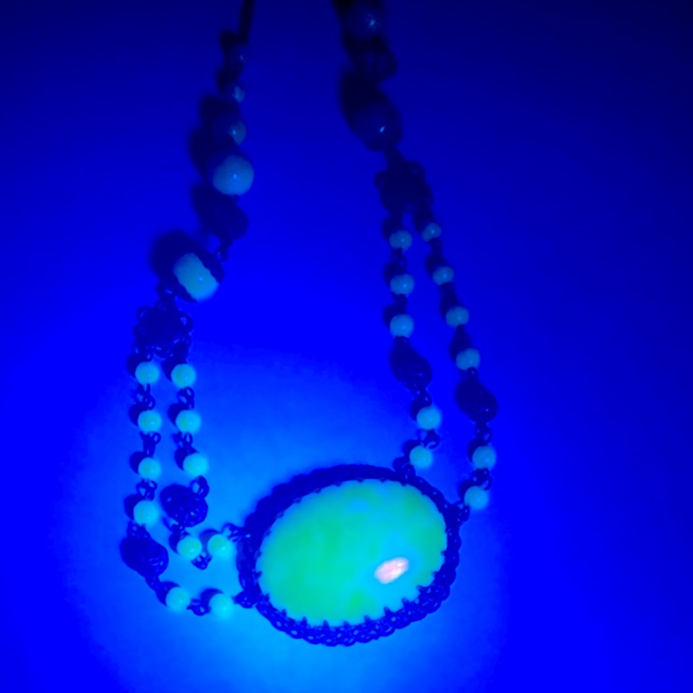 Antique Vaseline butter uranium glass choker necklace
